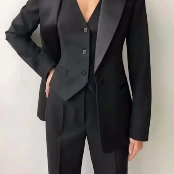 De Longpre Suit Set - Picture 2 of 8